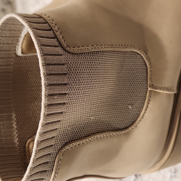 SO Women's Tan Memory Foam Chelsea Boots (Size 9.5) - Picture 9 of 12